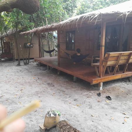 Lazy Hut Hotel Koh Phayam Buitenkant foto