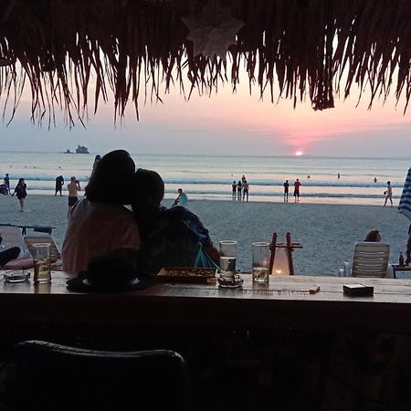 Lazy Hut Hotel Koh Phayam Buitenkant foto