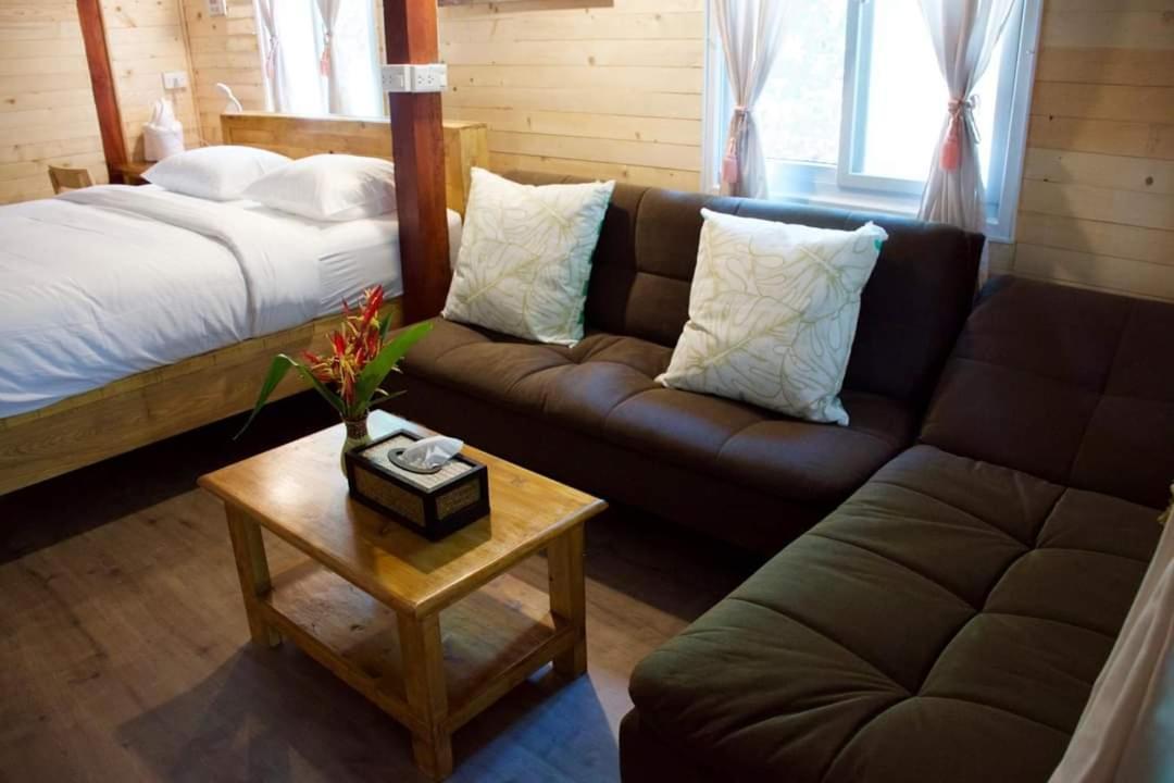Lazy Hut Hotel Koh Phayam Buitenkant foto