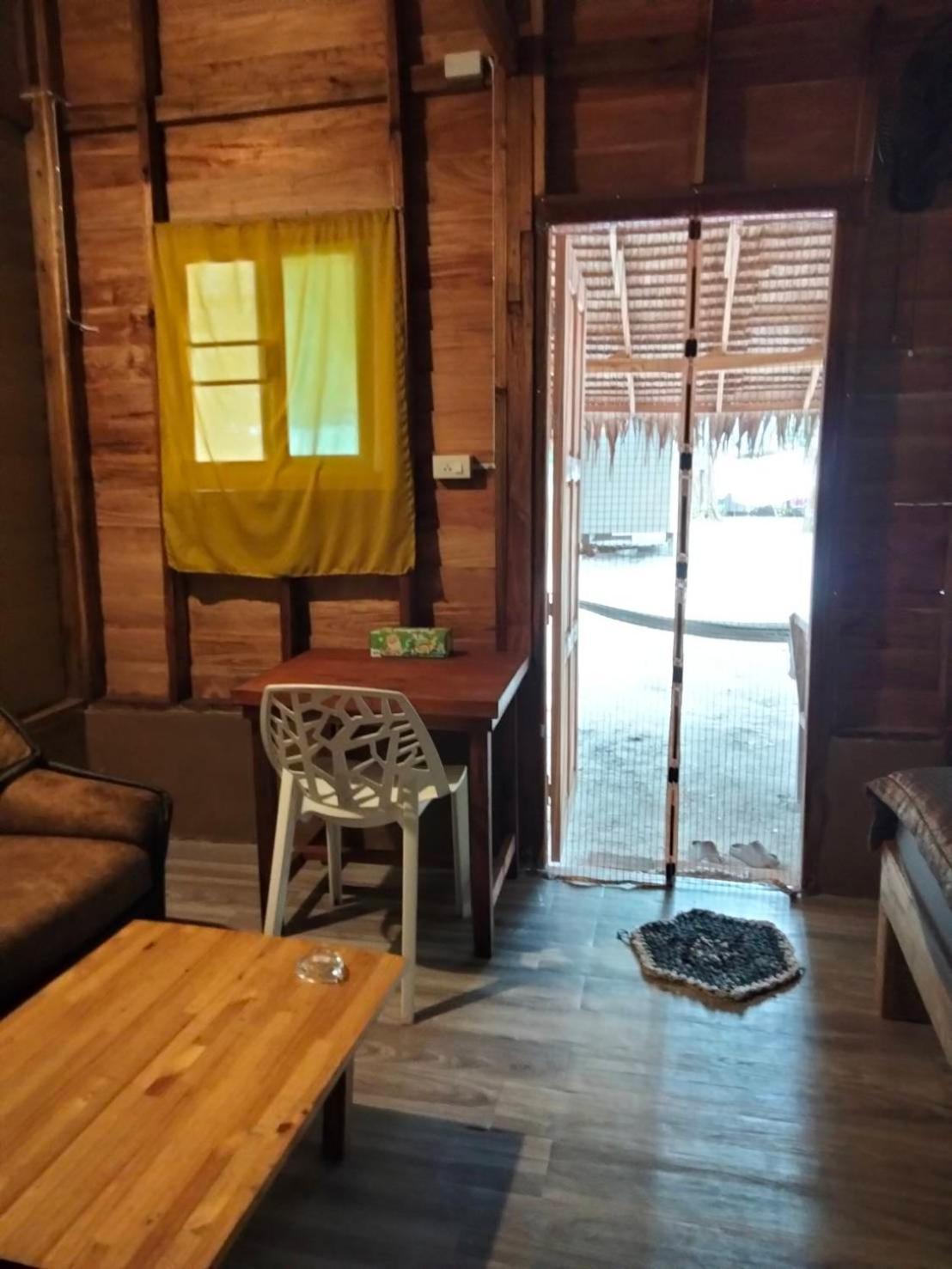 Lazy Hut Hotel Koh Phayam Buitenkant foto