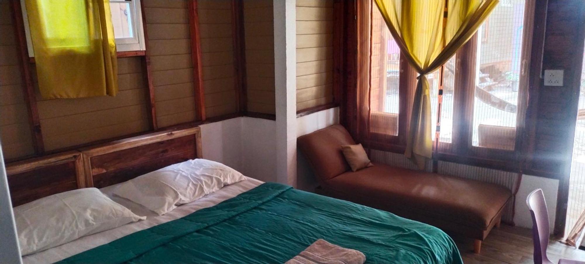 Lazy Hut Hotel Koh Phayam Buitenkant foto