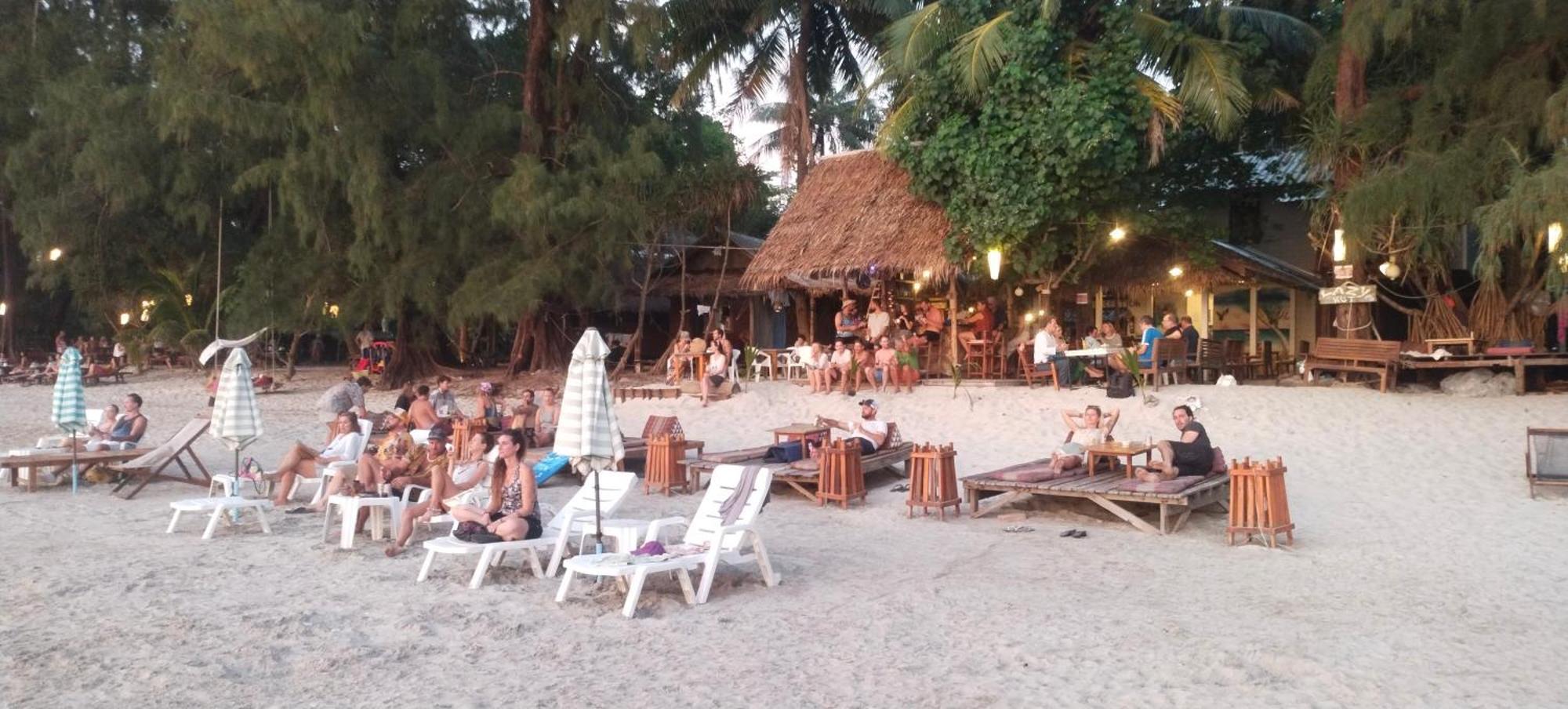 Lazy Hut Hotel Koh Phayam Buitenkant foto