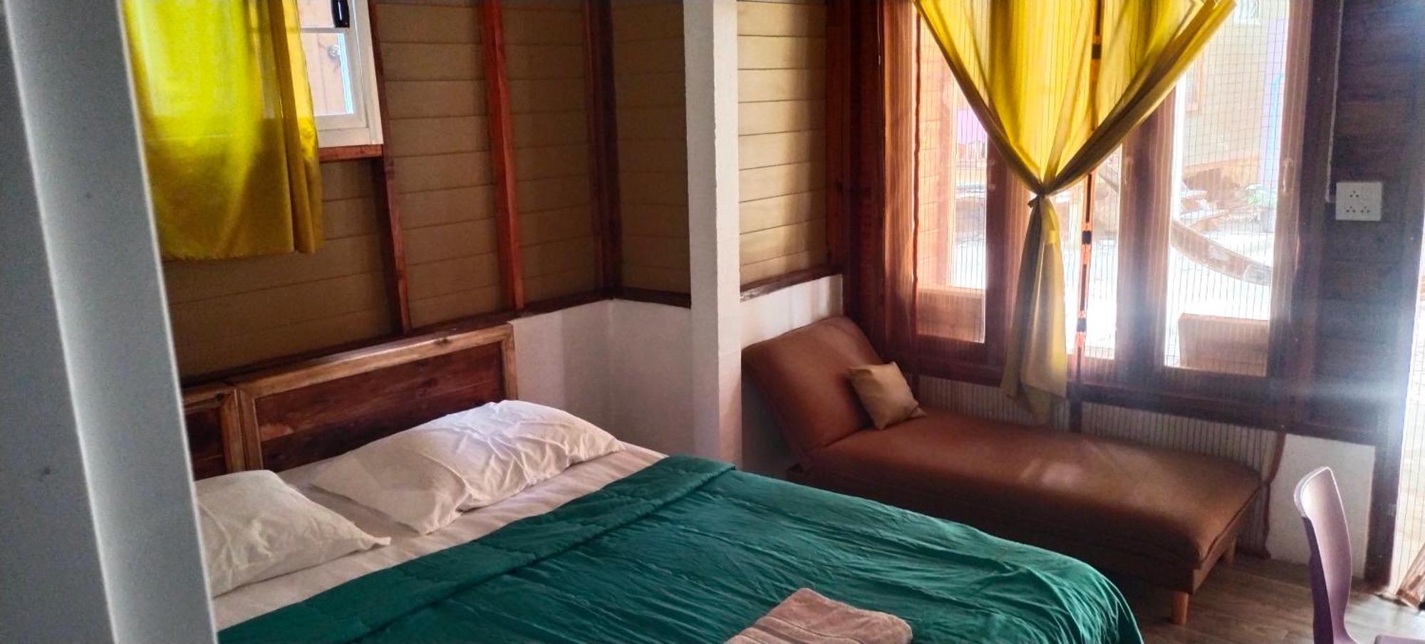 Lazy Hut Hotel Koh Phayam Buitenkant foto