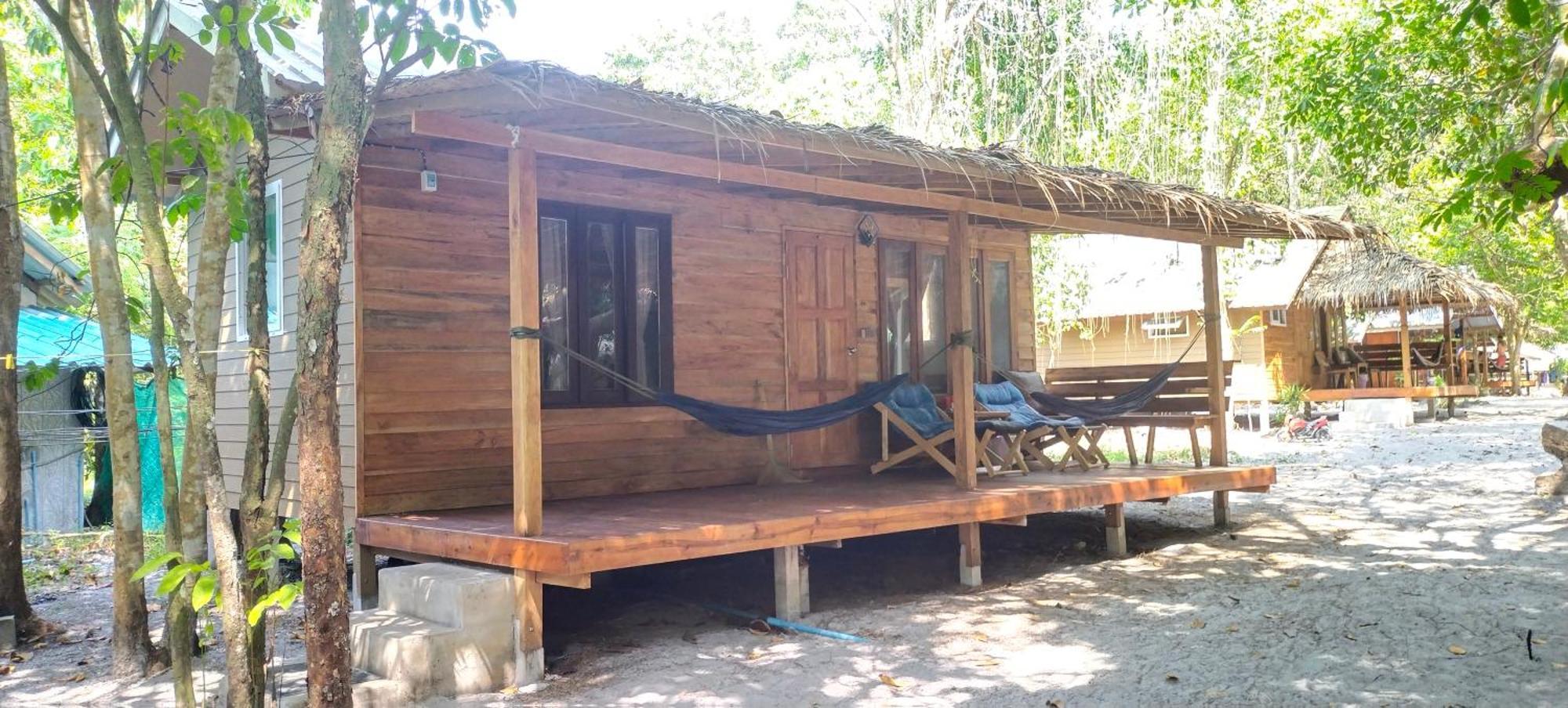 Lazy Hut Hotel Koh Phayam Buitenkant foto