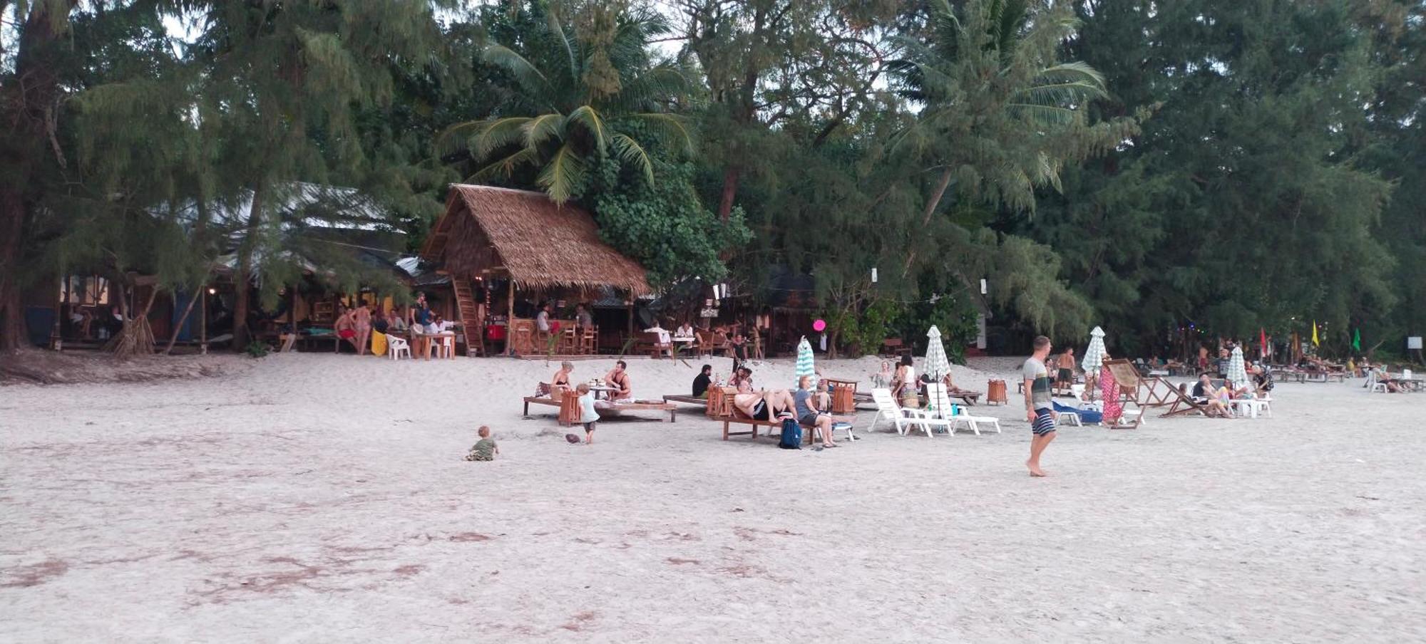Lazy Hut Hotel Koh Phayam Buitenkant foto