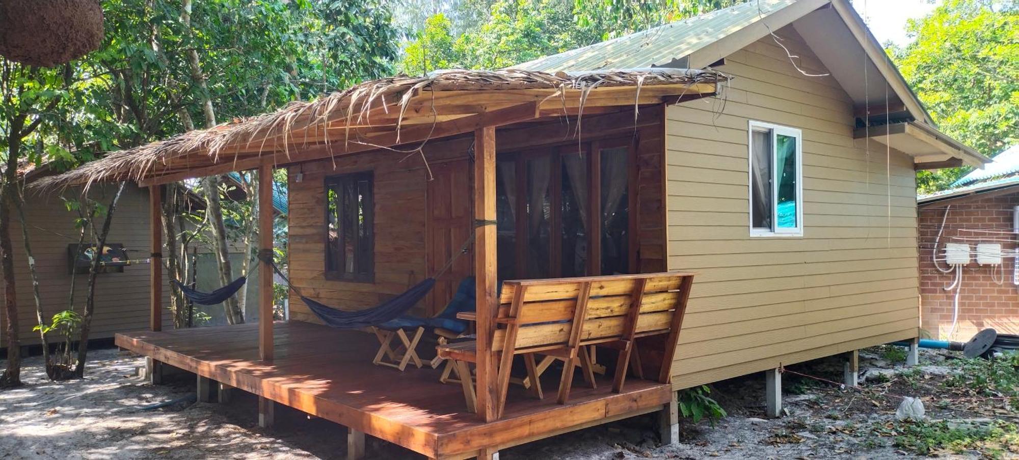 Lazy Hut Hotel Koh Phayam Buitenkant foto