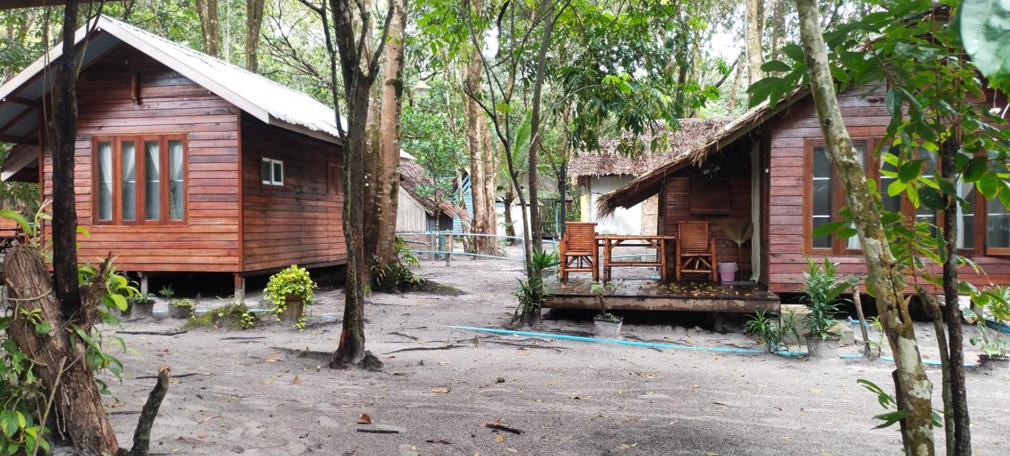 Lazy Hut Hotel Koh Phayam Buitenkant foto