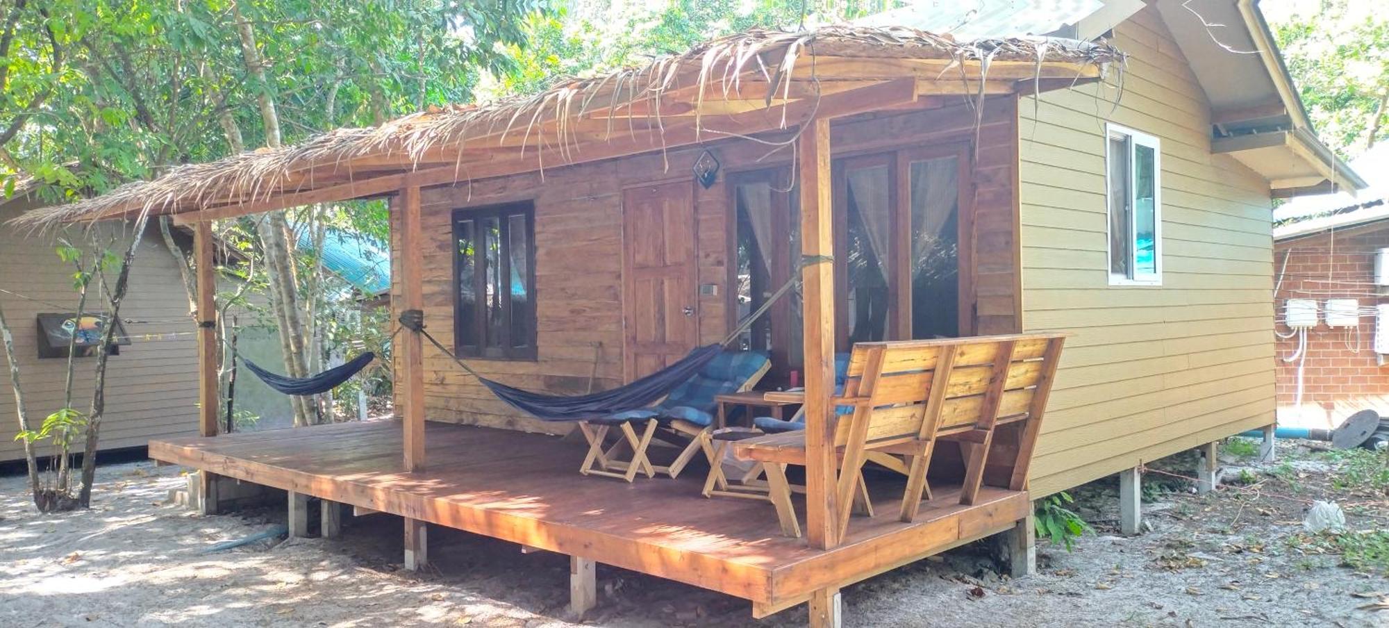 Lazy Hut Hotel Koh Phayam Buitenkant foto