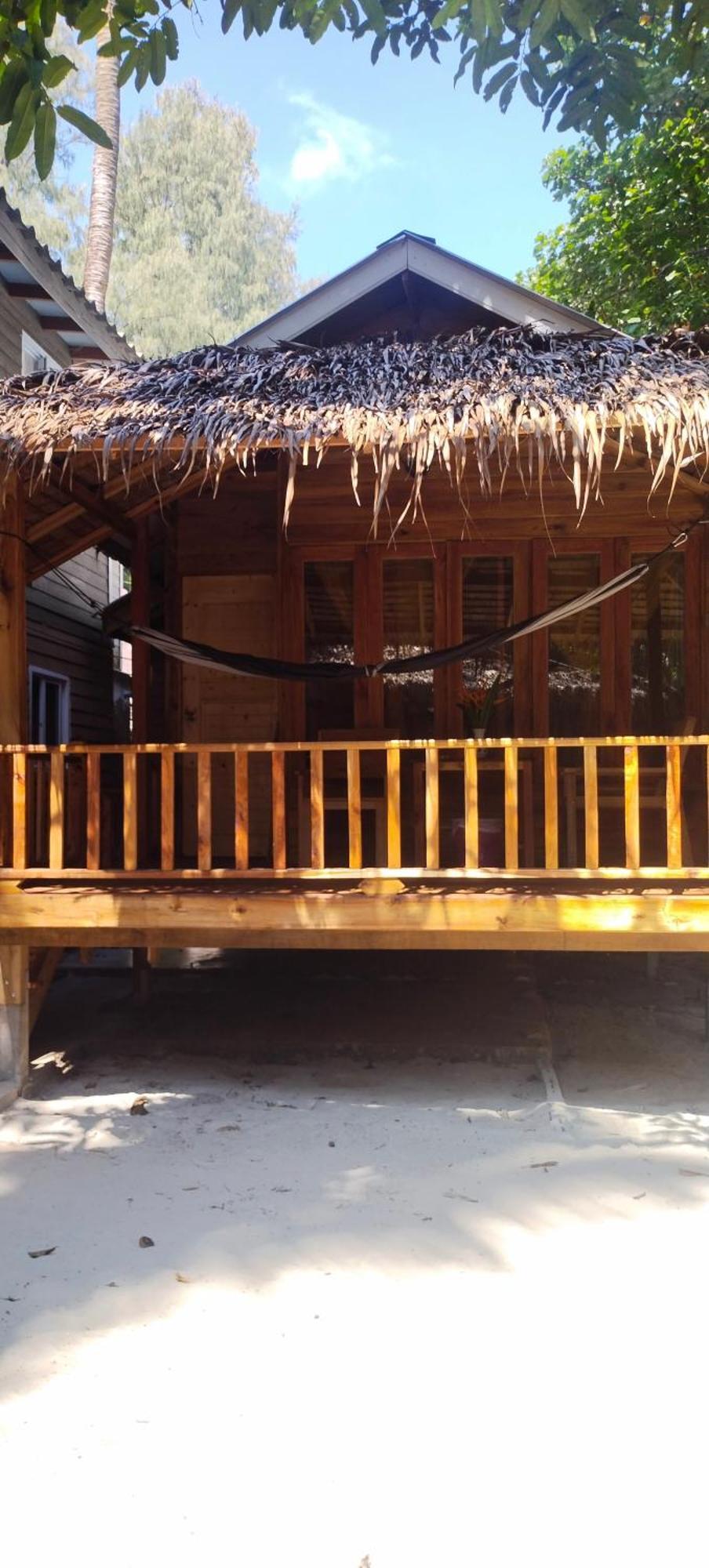 Lazy Hut Hotel Koh Phayam Buitenkant foto