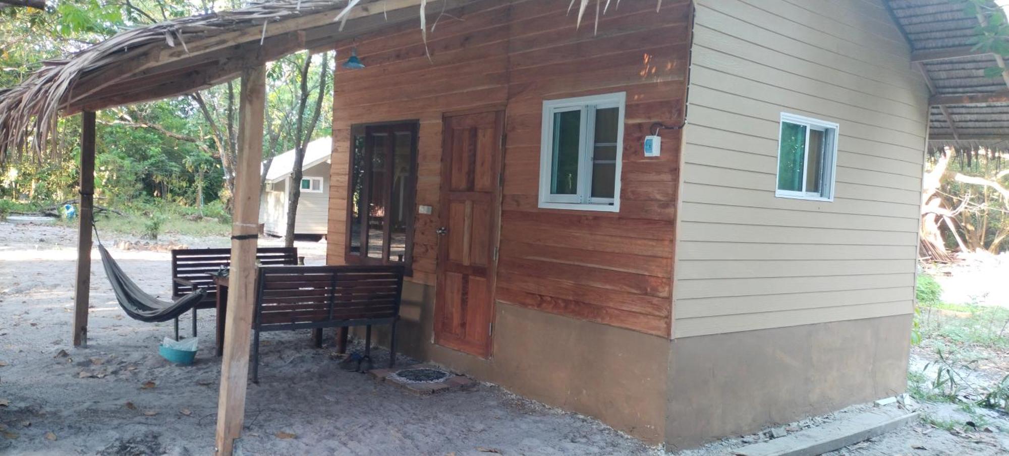 Lazy Hut Hotel Koh Phayam Buitenkant foto