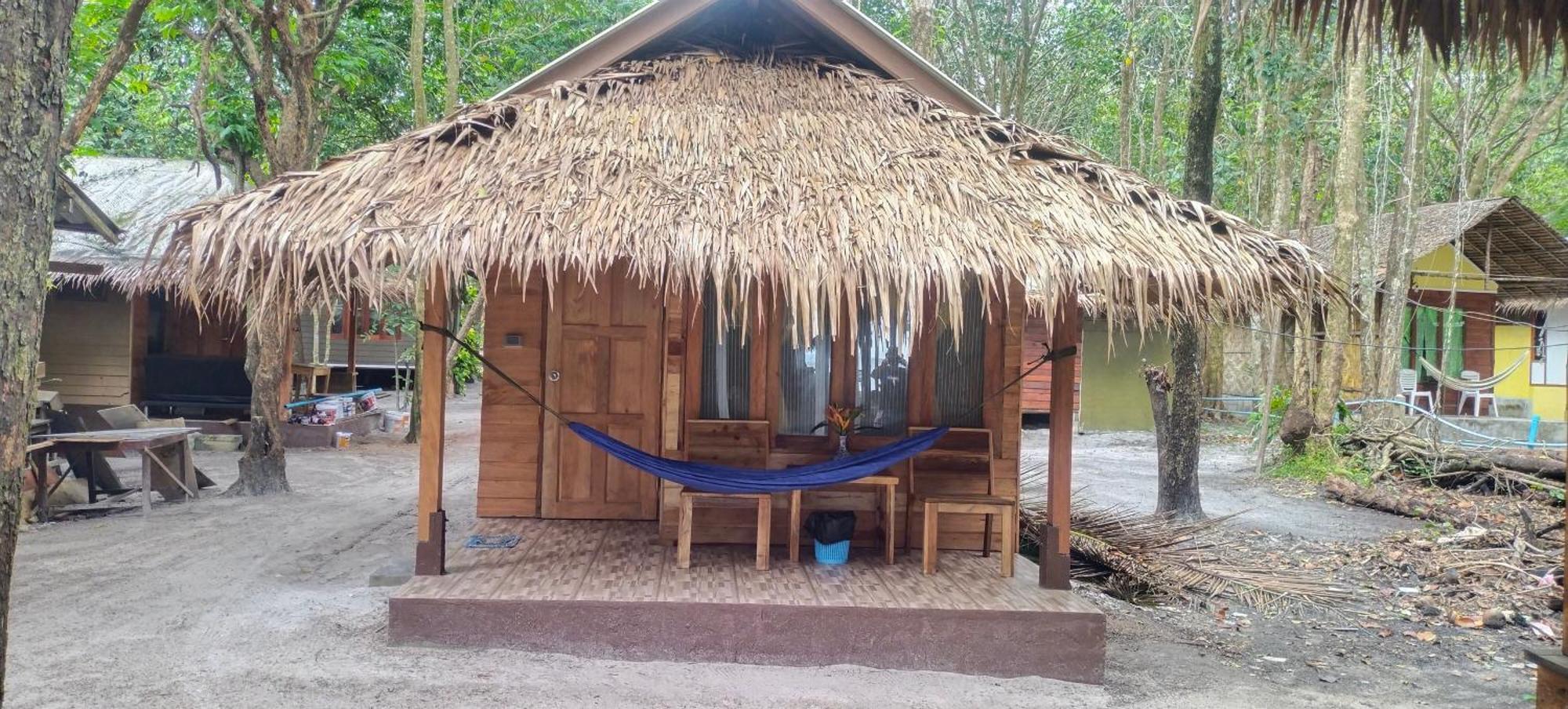 Lazy Hut Hotel Koh Phayam Buitenkant foto