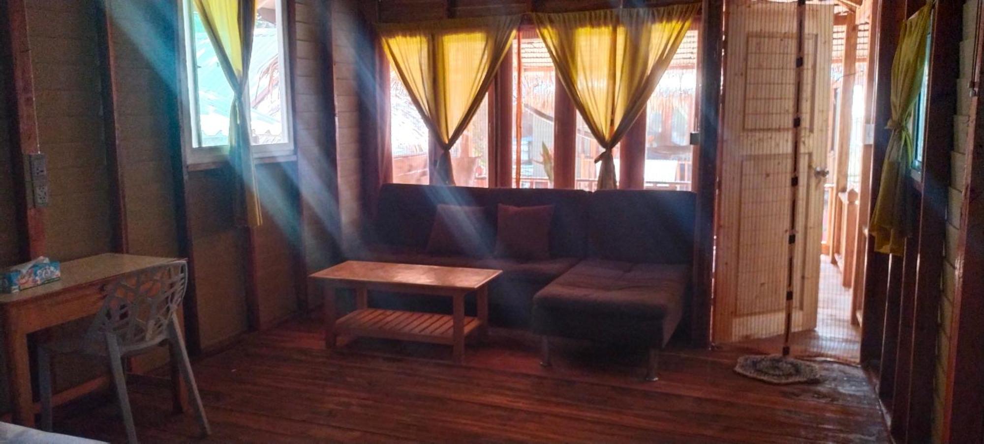 Lazy Hut Hotel Koh Phayam Buitenkant foto