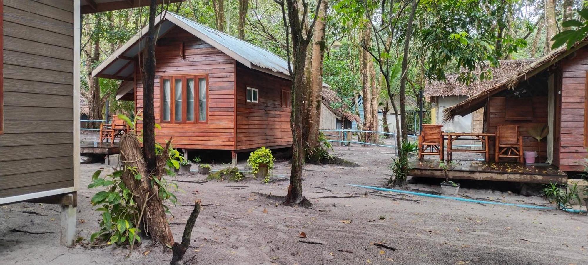 Lazy Hut Hotel Koh Phayam Buitenkant foto