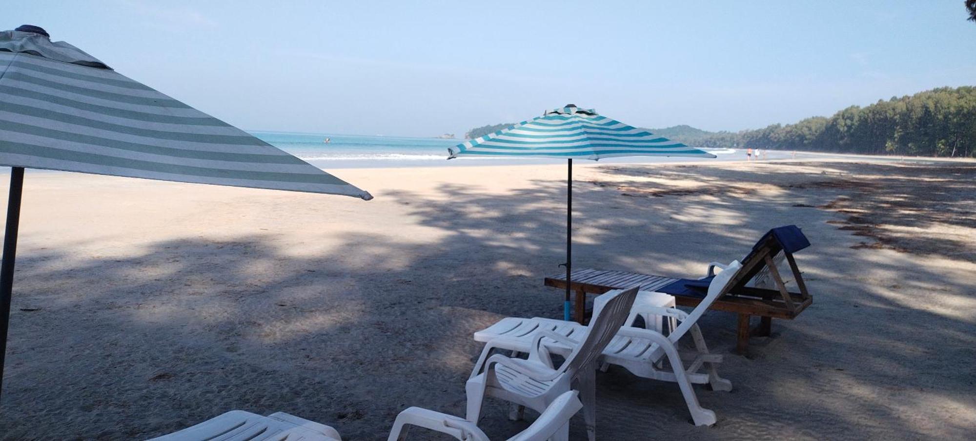 Lazy Hut Hotel Koh Phayam Buitenkant foto