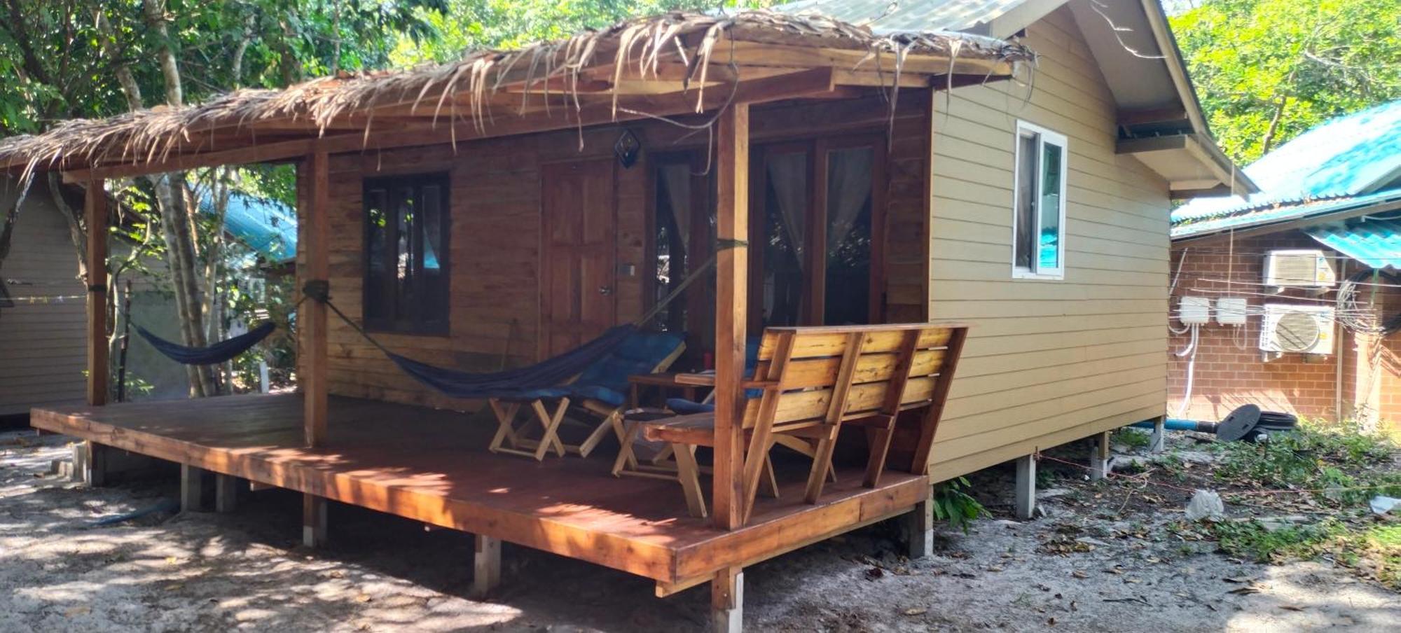 Lazy Hut Hotel Koh Phayam Buitenkant foto
