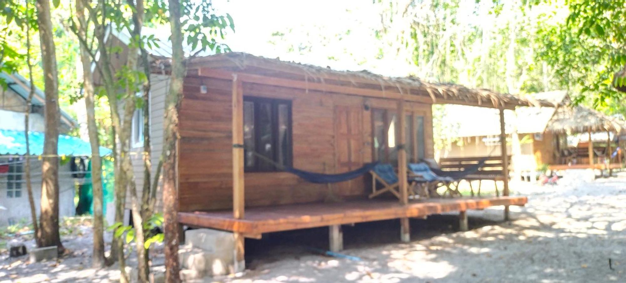 Lazy Hut Hotel Koh Phayam Buitenkant foto